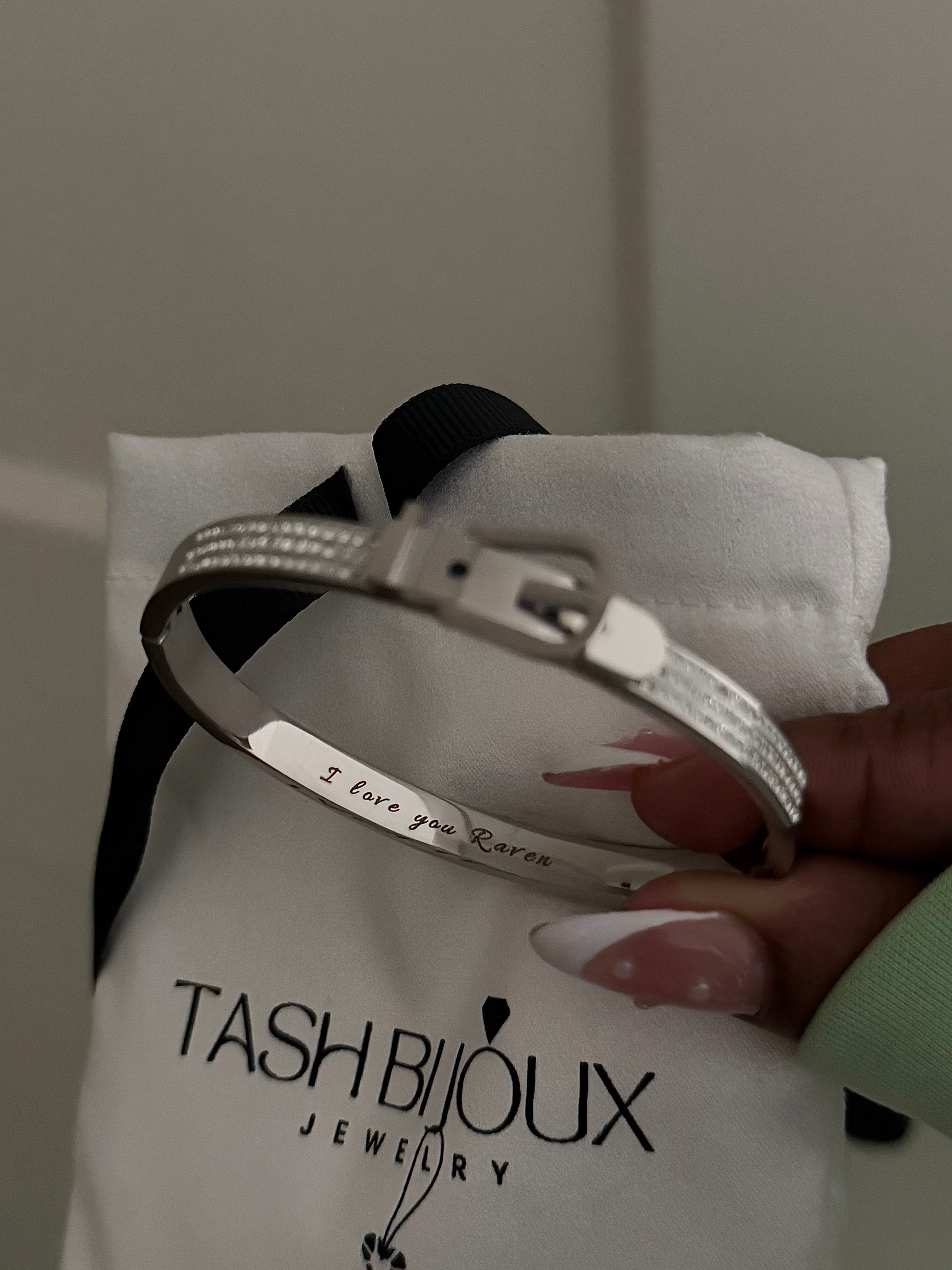 STAINLESS STEEL BELT BANGLE